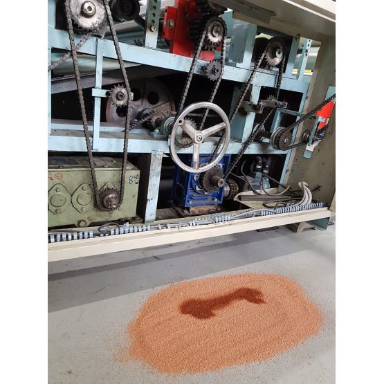 sorbent zbierze wyciek spod maszyny